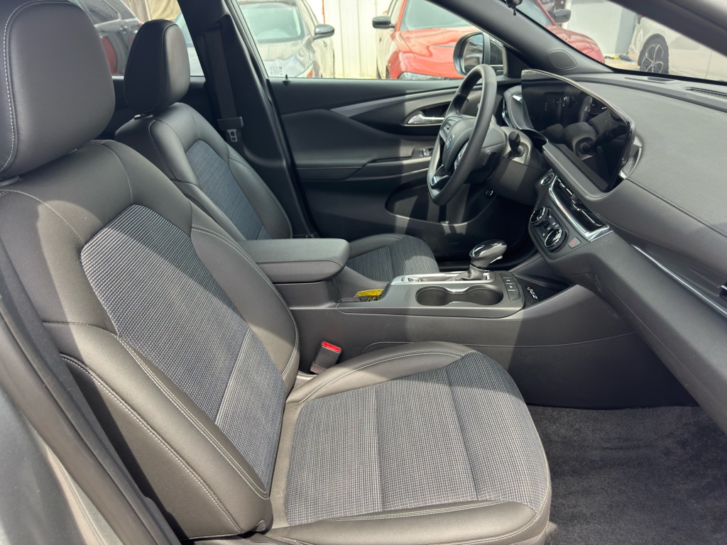 Photo 21 of this BUICK ENVISTA