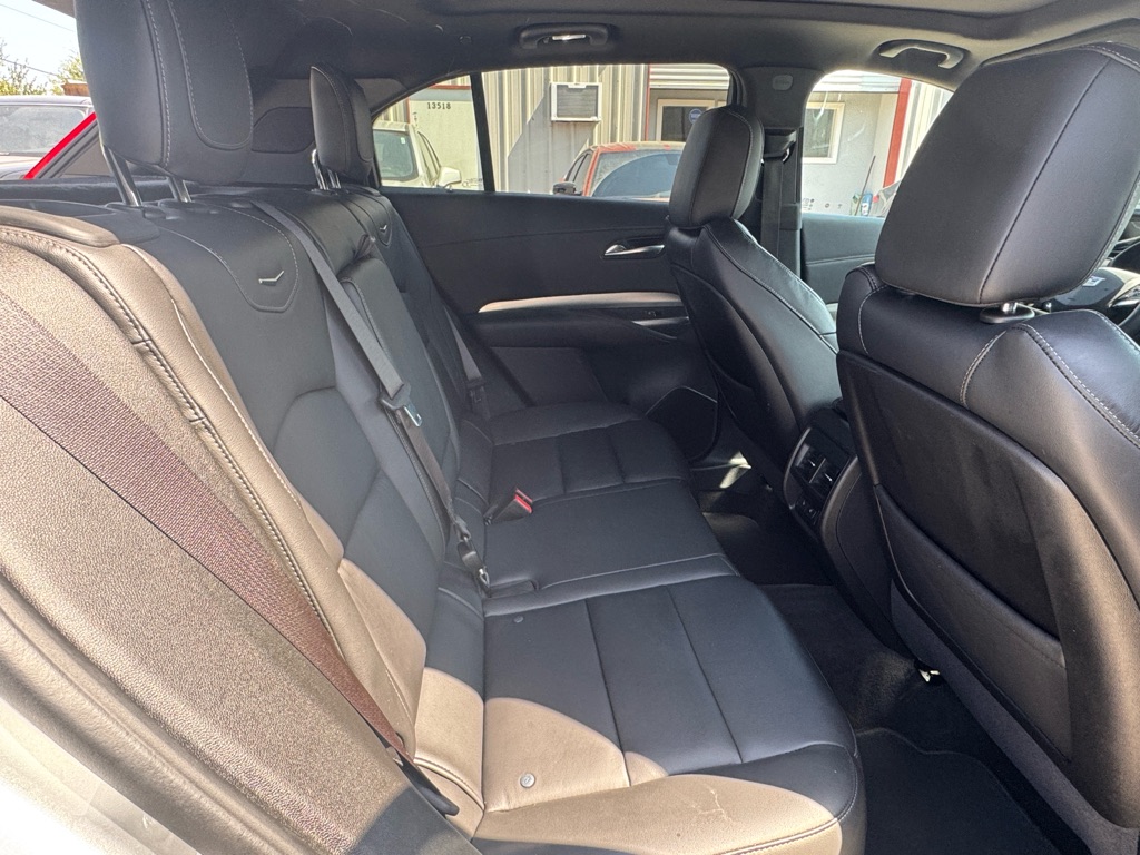 Photo 18 of this CADILLAC XT4