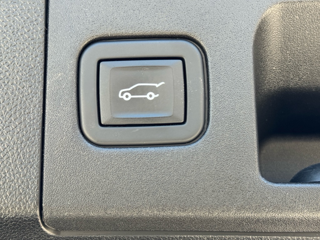 Photo 17 of this CADILLAC XT4