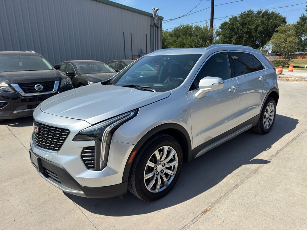 Photo 2 of this CADILLAC XT4