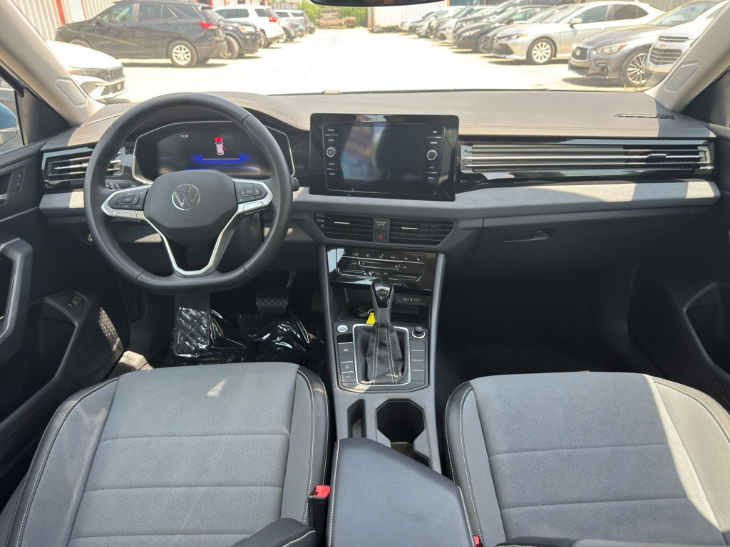 Photo 20 of this VOLKSWAGEN JETTA