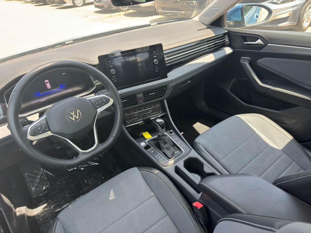Photo 13 of this VOLKSWAGEN JETTA