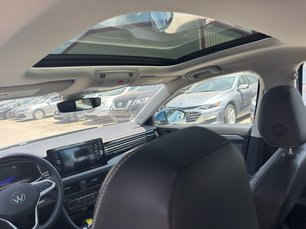 Photo 17 of this VOLKSWAGEN JETTA
