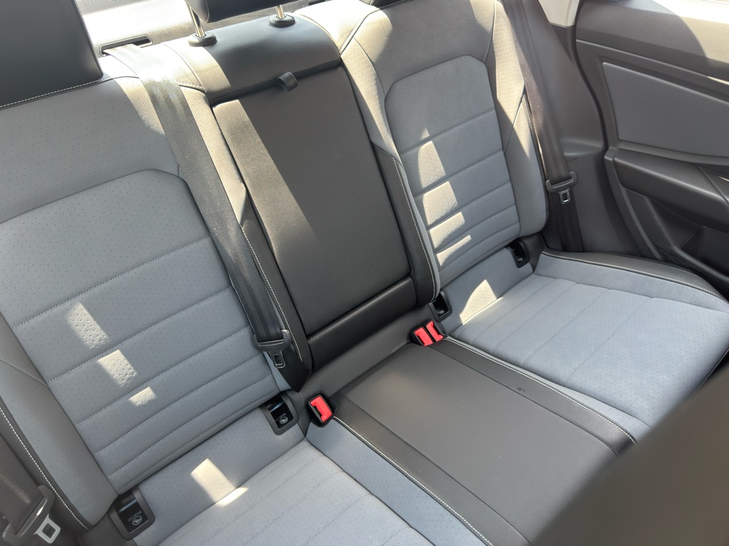 Photo 24 of this VOLKSWAGEN JETTA
