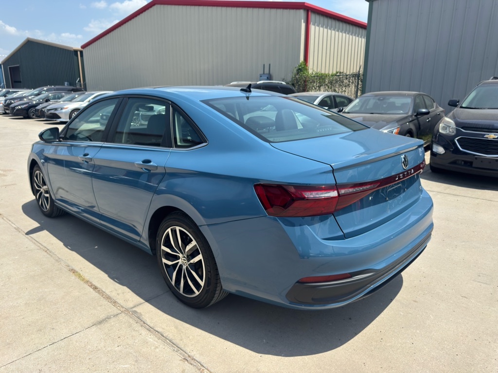Photo 8 of this VOLKSWAGEN JETTA