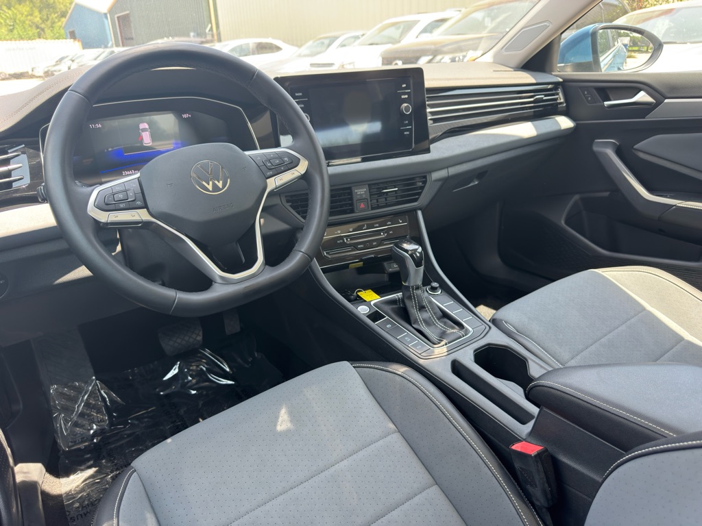 Photo 12 of this VOLKSWAGEN JETTA