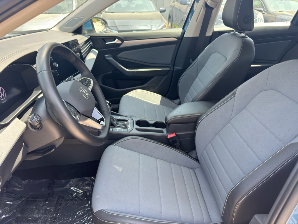 Photo 14 of this VOLKSWAGEN JETTA