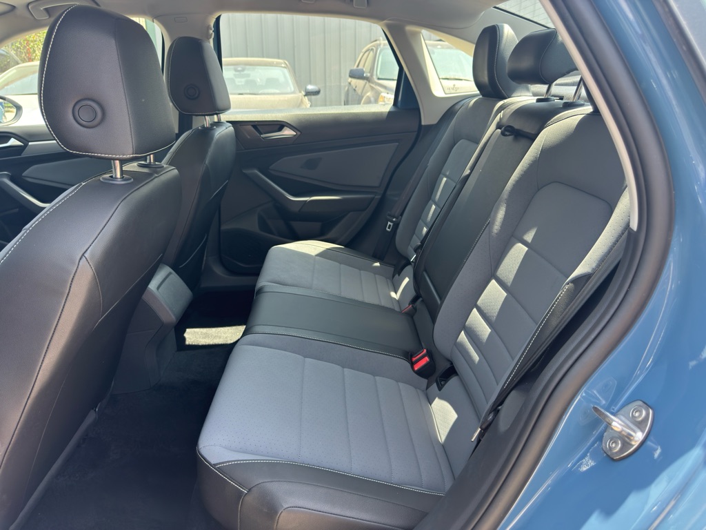 Photo 11 of this VOLKSWAGEN JETTA