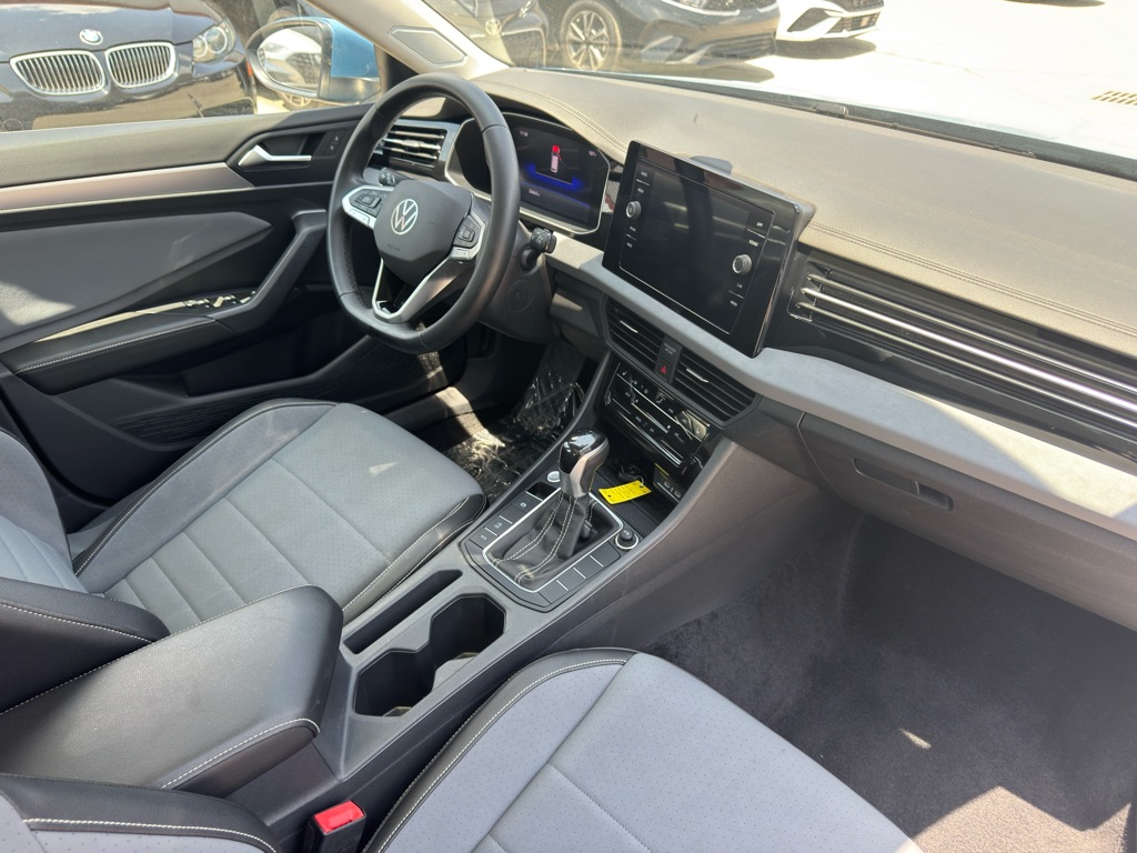 Photo 22 of this VOLKSWAGEN JETTA