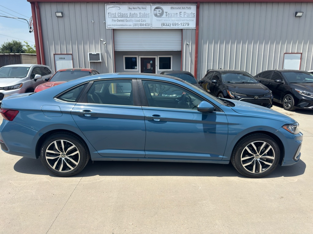 Photo 5 of this VOLKSWAGEN JETTA