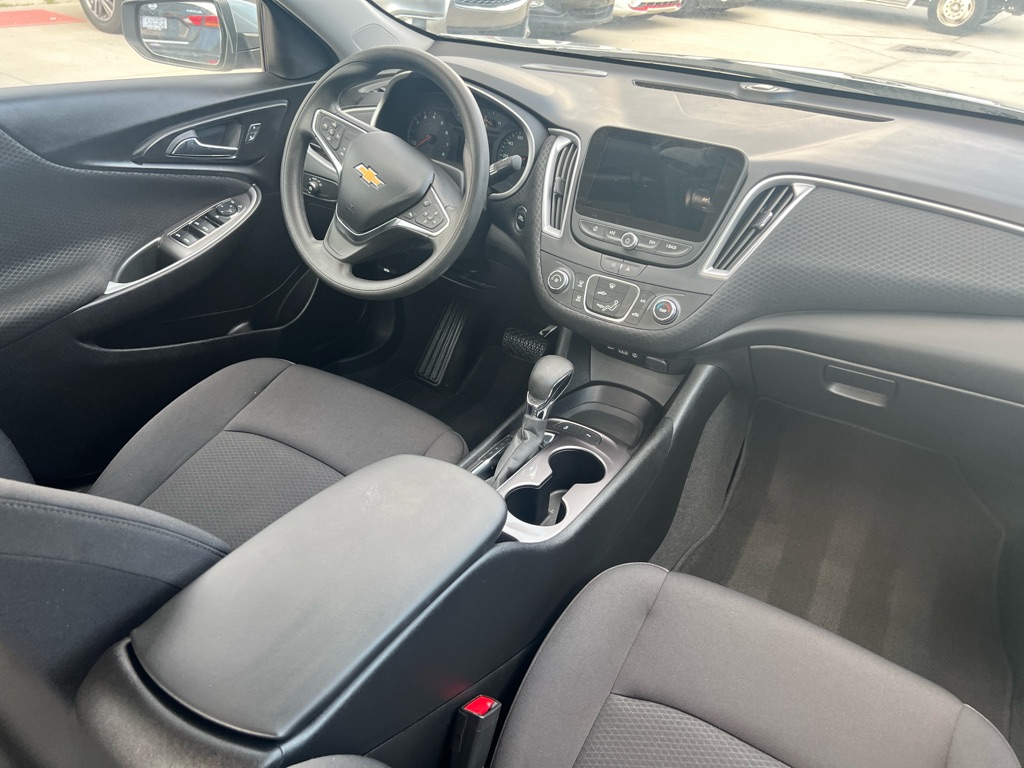 Photo 17 of this CHEVROLET MALIBU