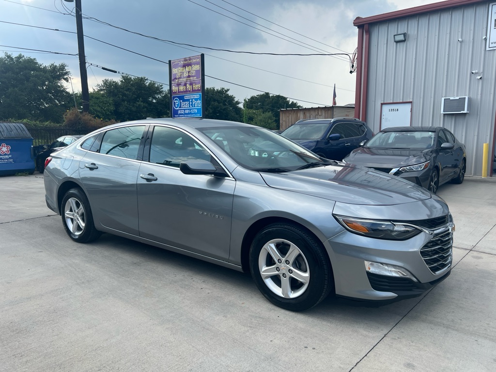 Photo 4 of this CHEVROLET MALIBU