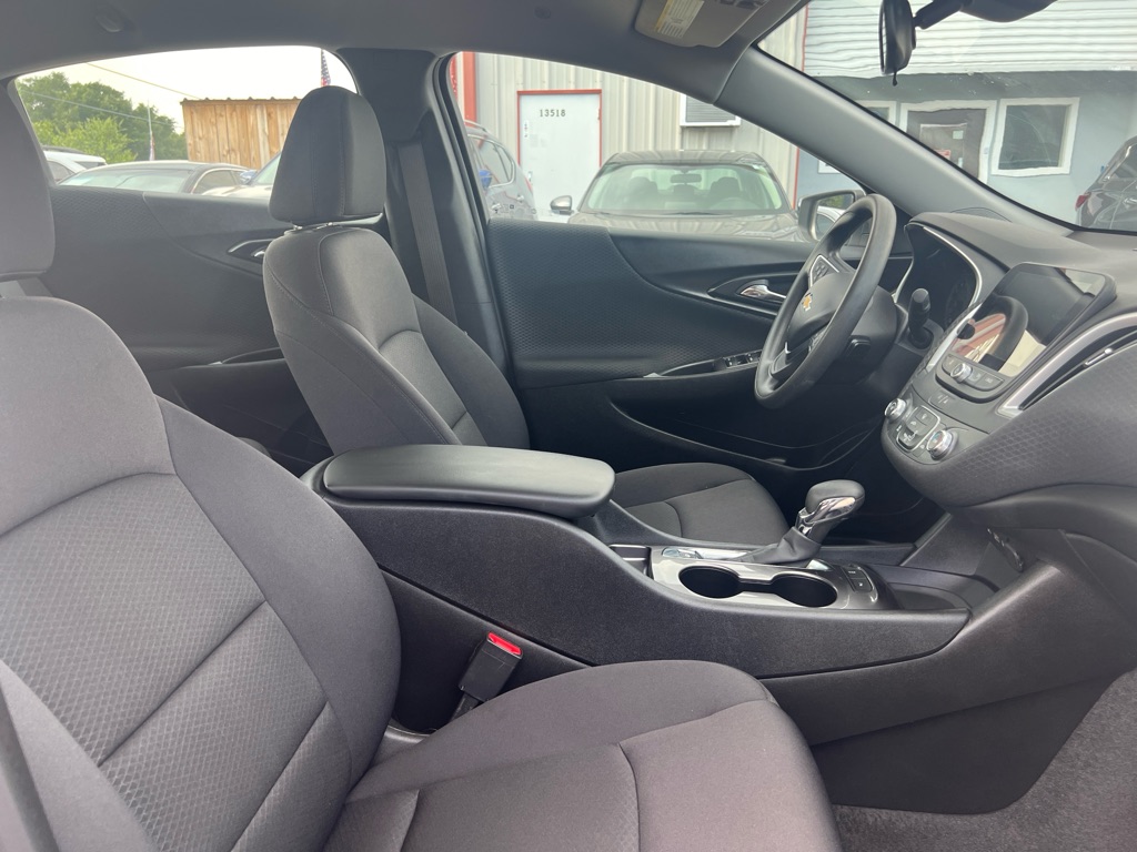 Photo 19 of this CHEVROLET MALIBU