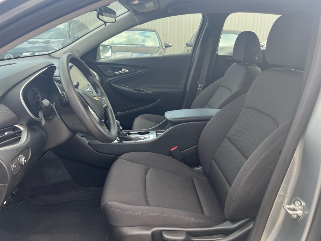 Photo 13 of this CHEVROLET MALIBU
