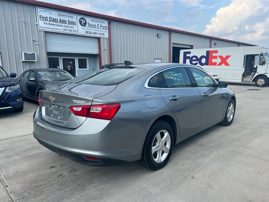 Photo 6 of this CHEVROLET MALIBU