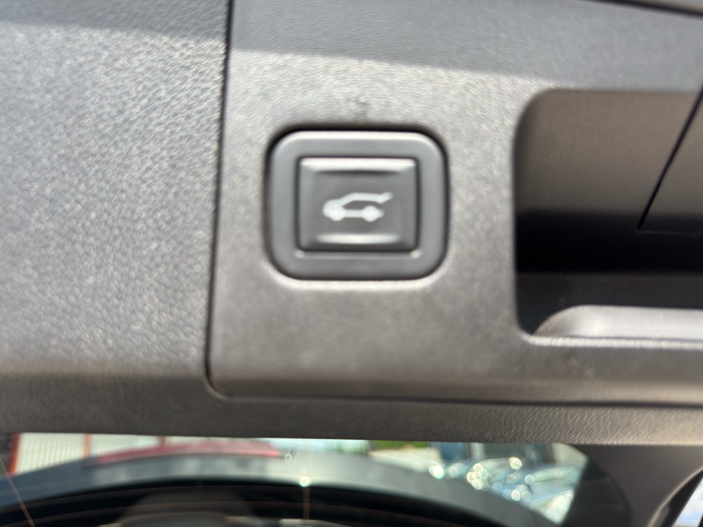 Photo 16 of this CADILLAC XT4