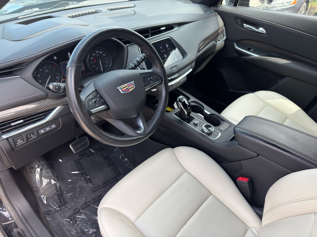 Photo 14 of this CADILLAC XT4