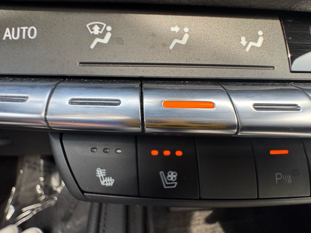 Photo 28 of this CADILLAC XT4