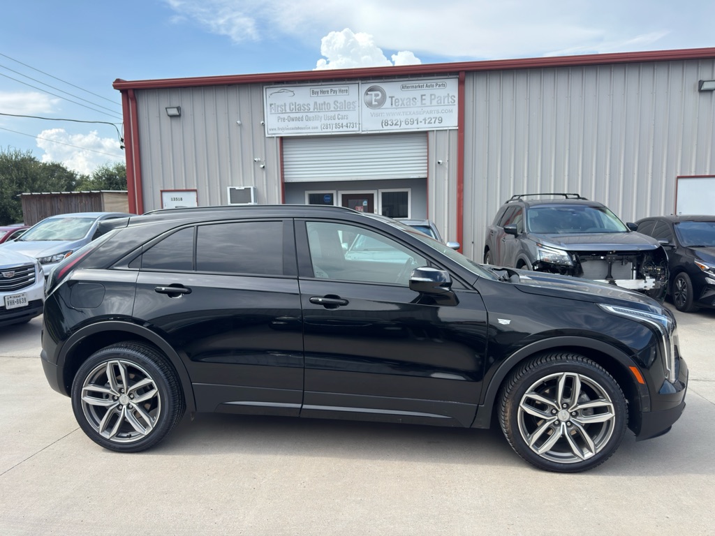 Photo 5 of this CADILLAC XT4