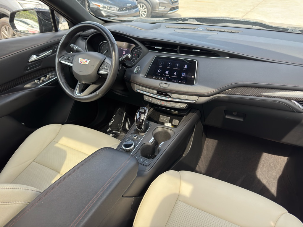 Photo 18 of this CADILLAC XT4