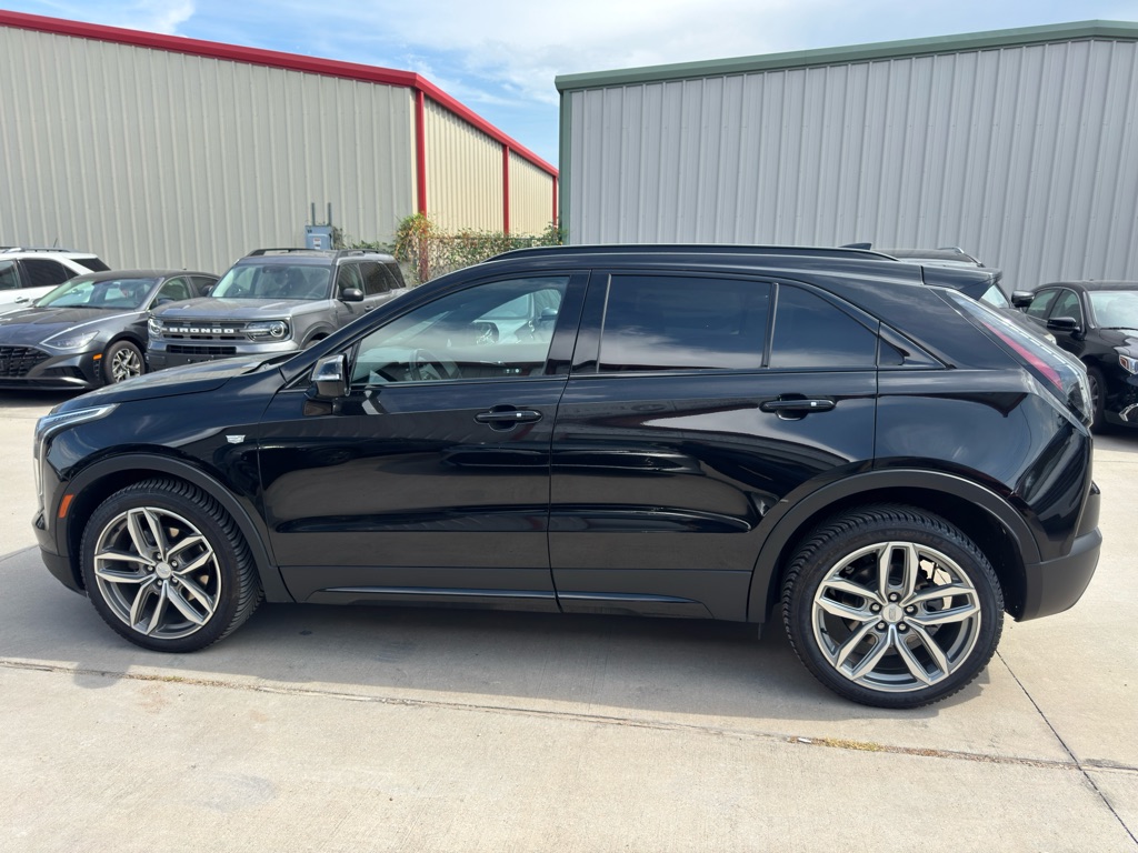 Photo 10 of this CADILLAC XT4