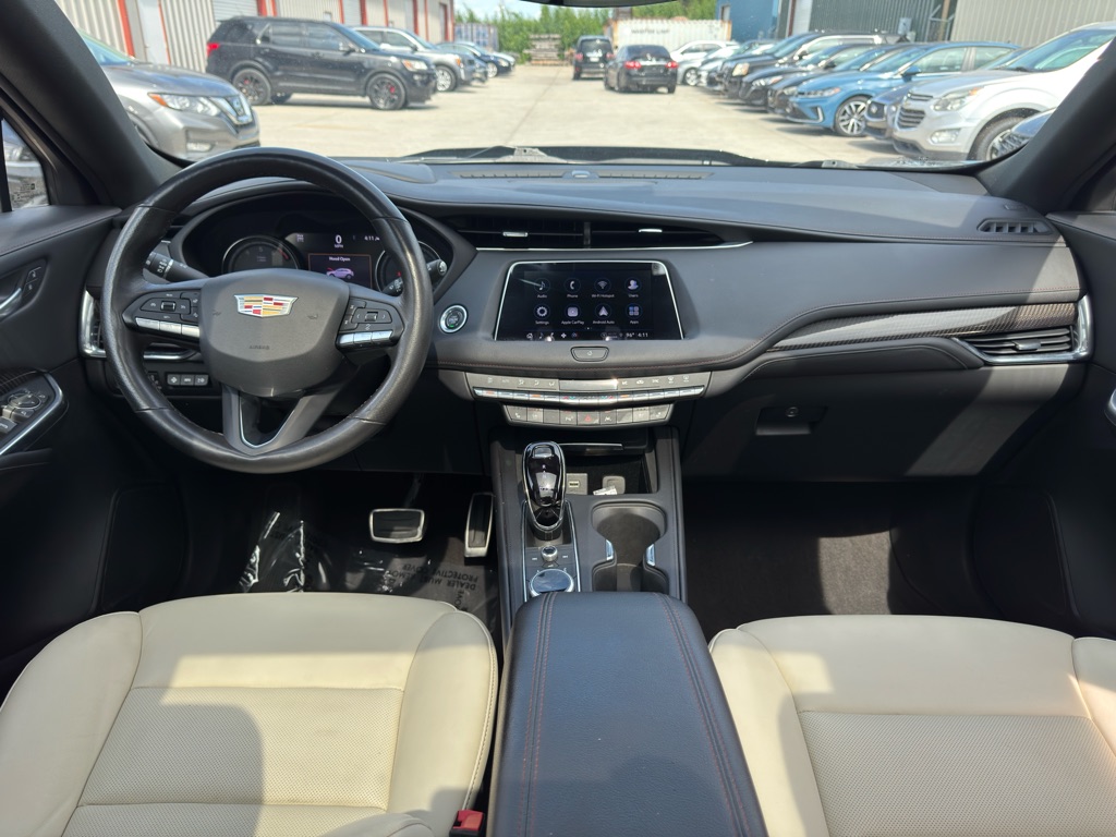 Photo 20 of this CADILLAC XT4