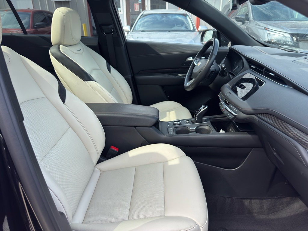 Photo 22 of this CADILLAC XT4
