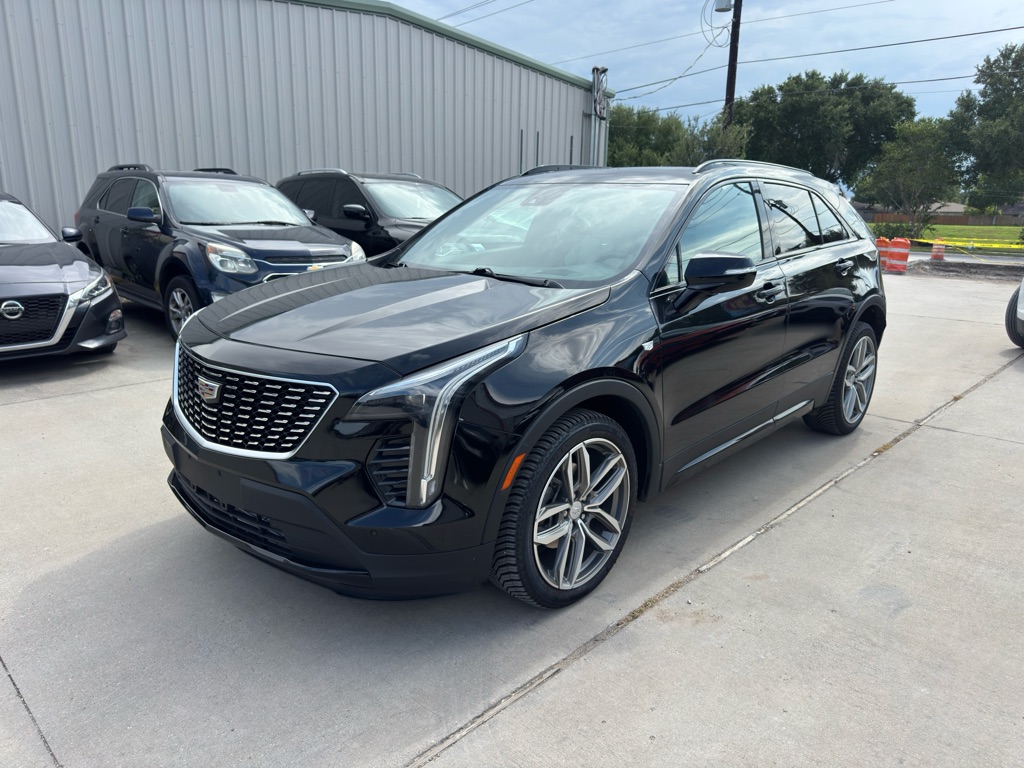 Photo 2 of this CADILLAC XT4
