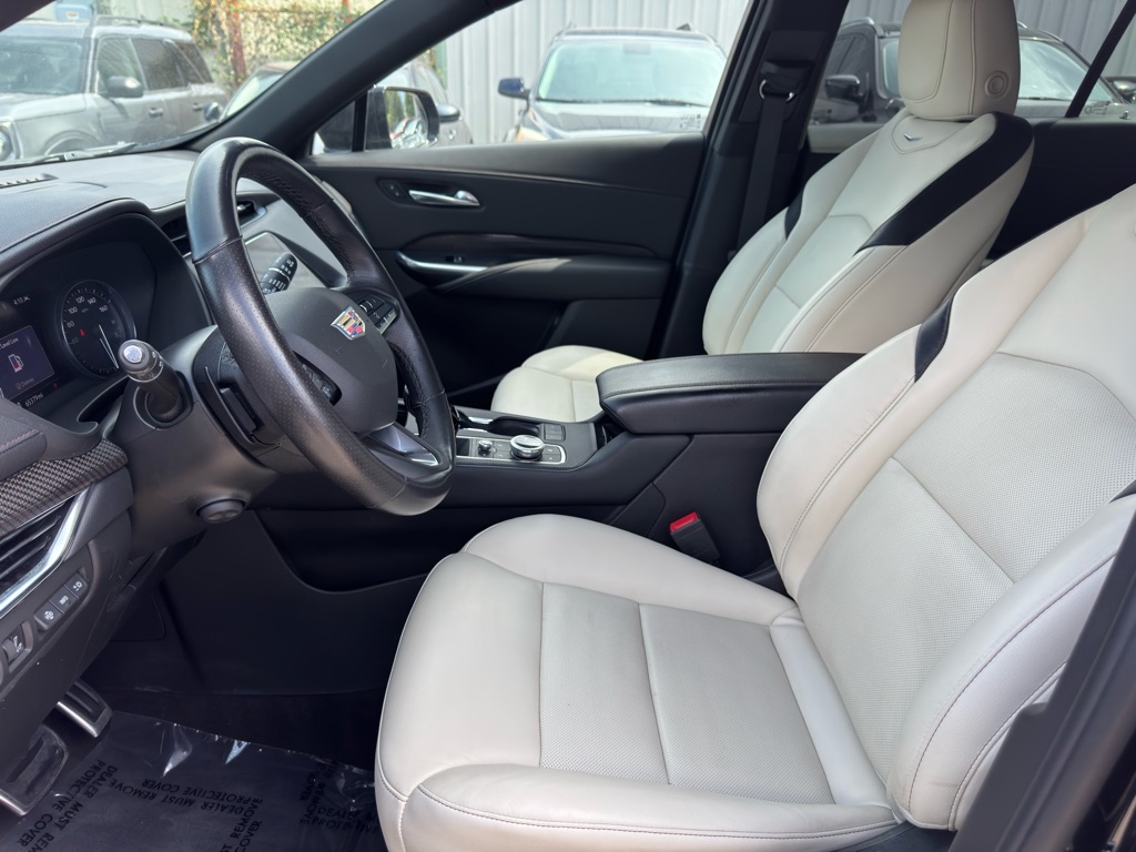 Photo 13 of this CADILLAC XT4
