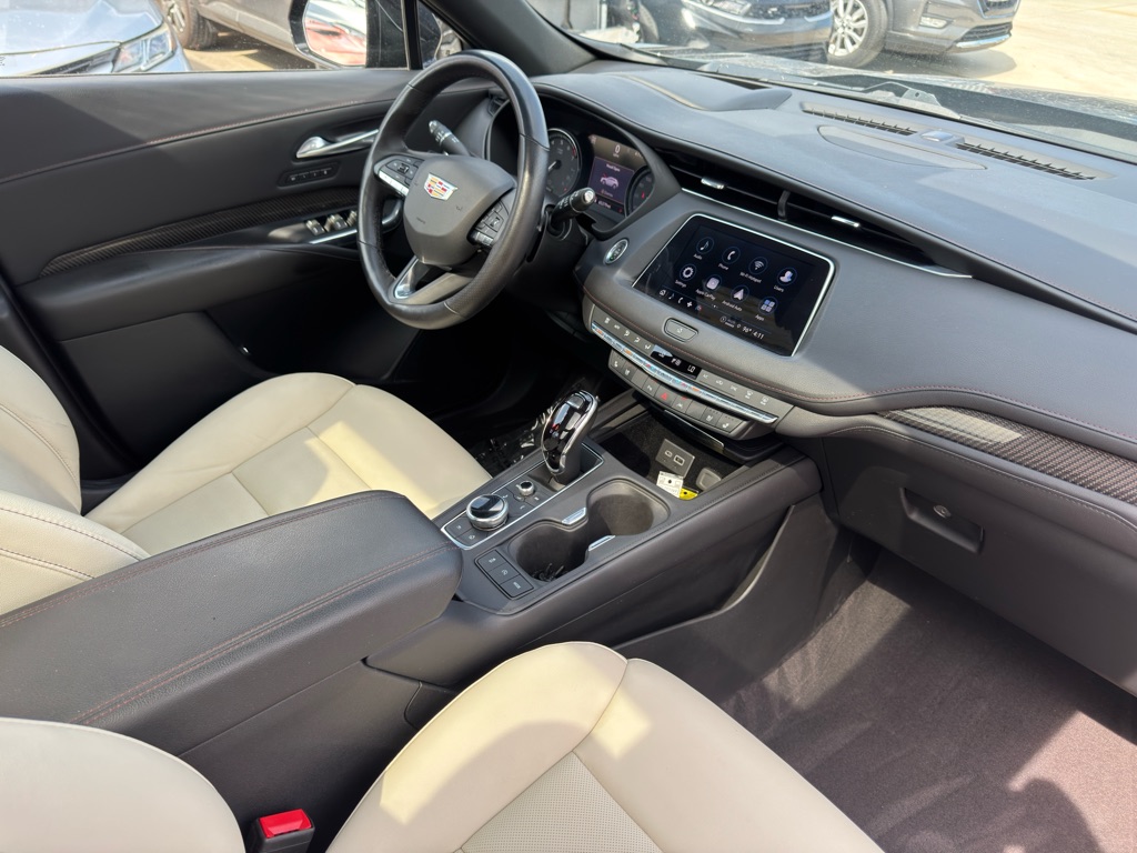 Photo 21 of this CADILLAC XT4