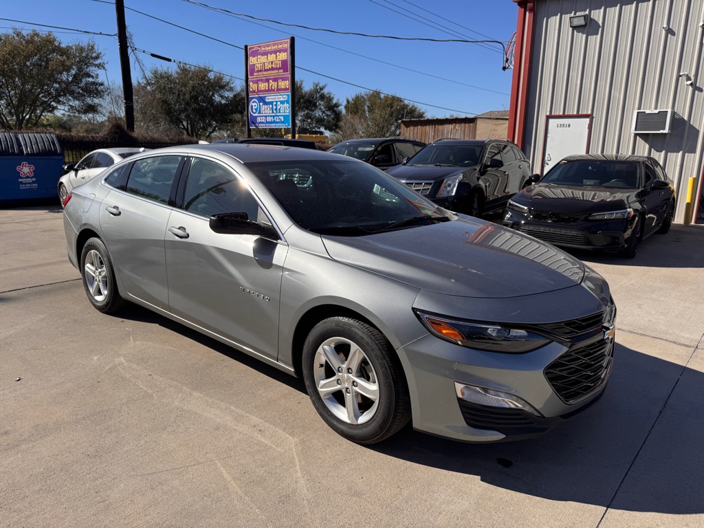 Photo 4 of this CHEVROLET MALIBU