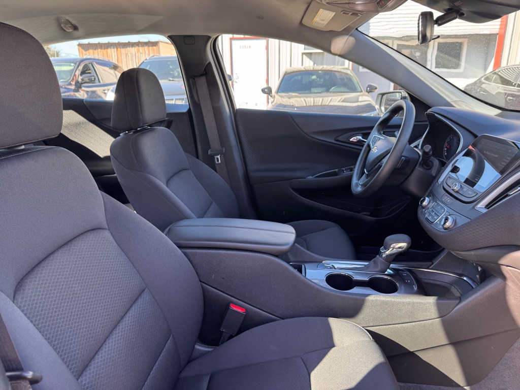 Photo 19 of this CHEVROLET MALIBU