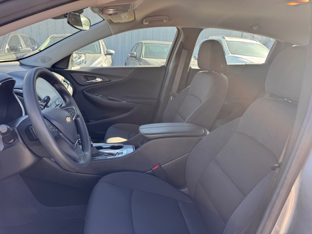 Photo 14 of this CHEVROLET MALIBU