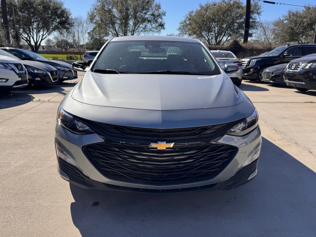 Photo 3 of this CHEVROLET MALIBU