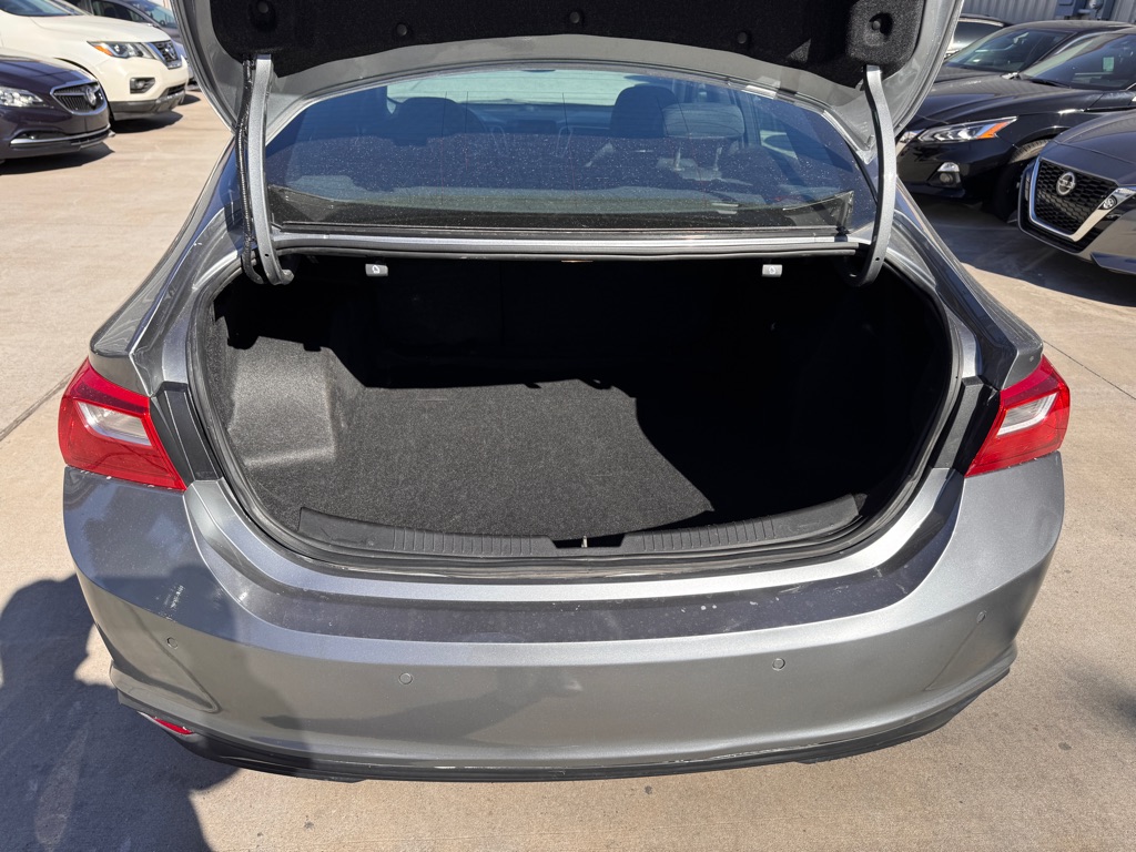 Photo 15 of this CHEVROLET MALIBU