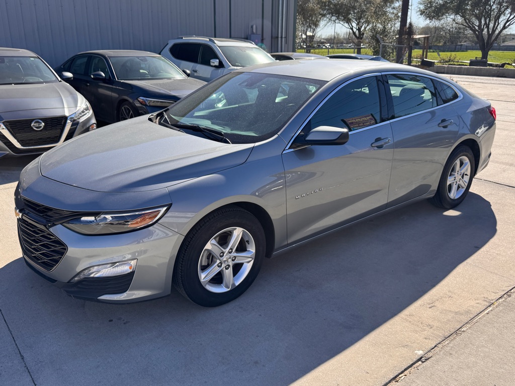 Photo 2 of this CHEVROLET MALIBU