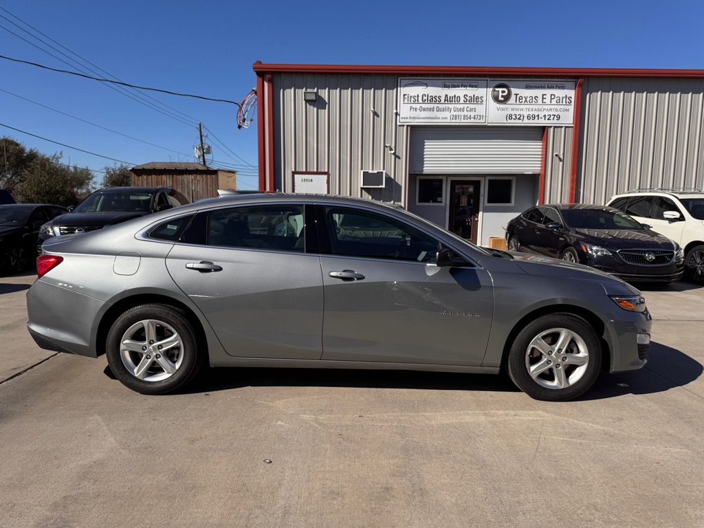 Photo 5 of this CHEVROLET MALIBU