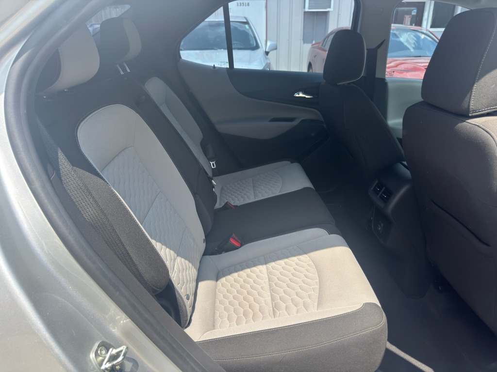 Photo 15 of this CHEVROLET EQUINOX