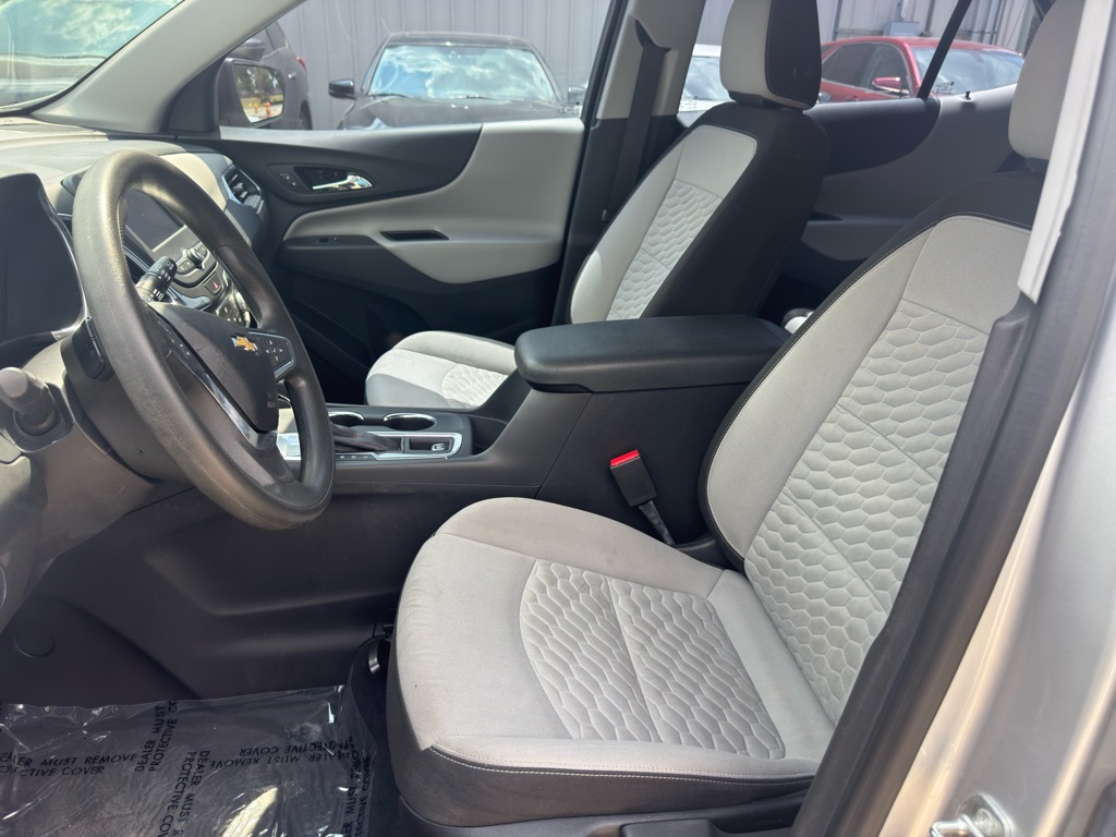 Photo 13 of this CHEVROLET EQUINOX