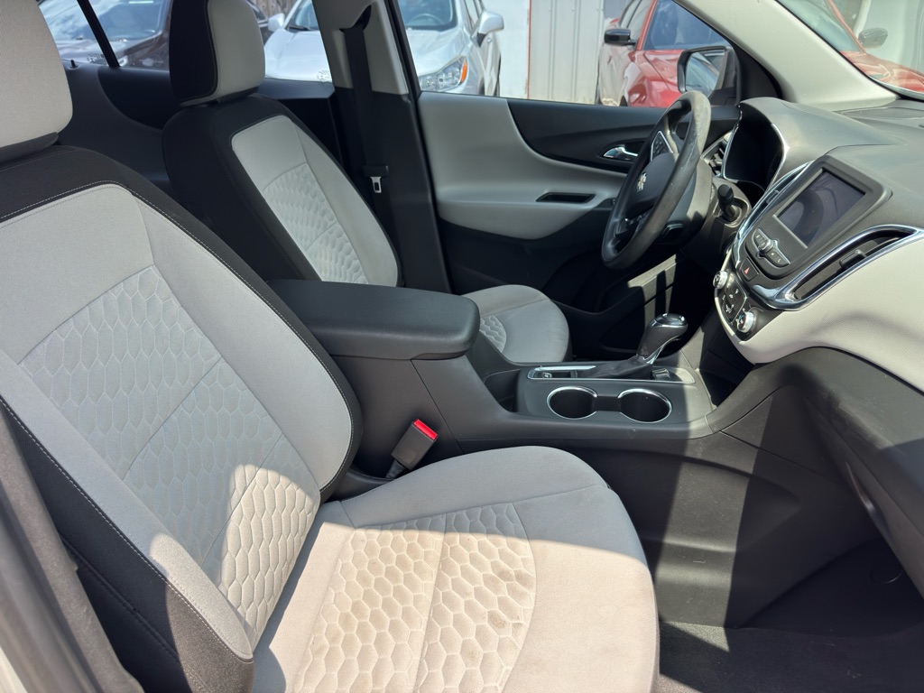 Photo 19 of this CHEVROLET EQUINOX