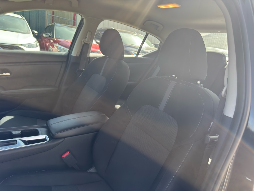 Photo 14 of this NISSAN SENTRA