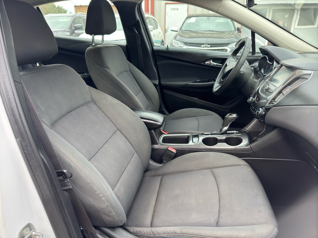 Photo 18 of this CHEVROLET CRUZE