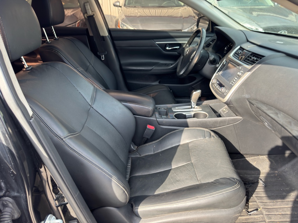 Photo 17 of this NISSAN ALTIMA