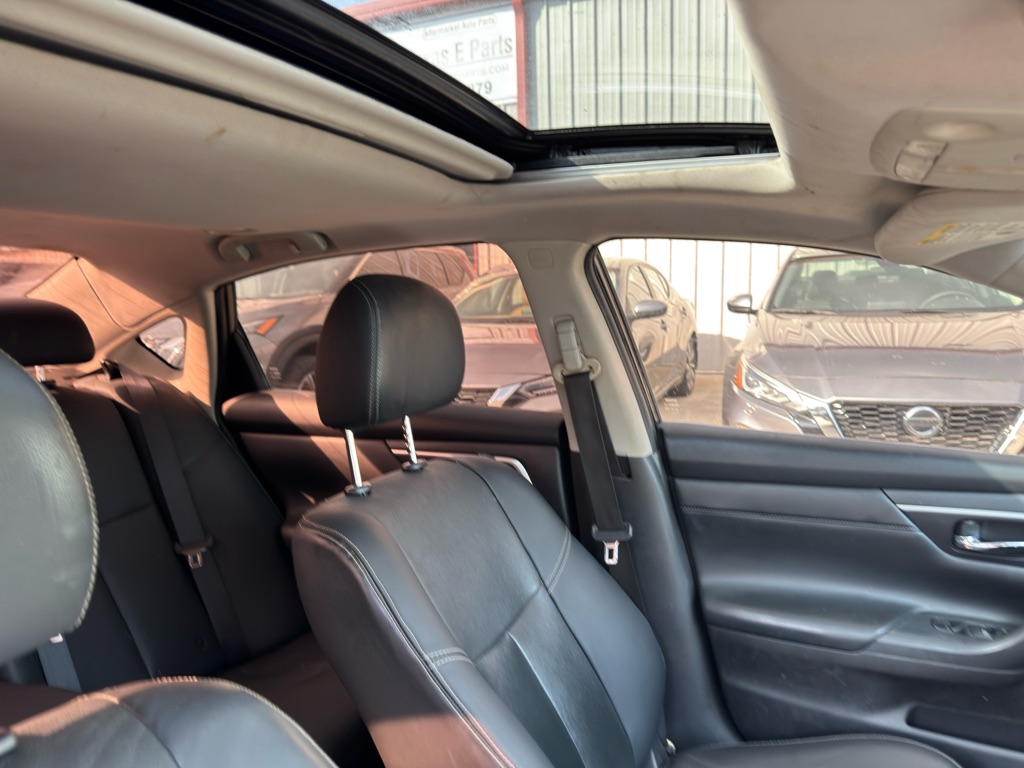 Photo 19 of this NISSAN ALTIMA
