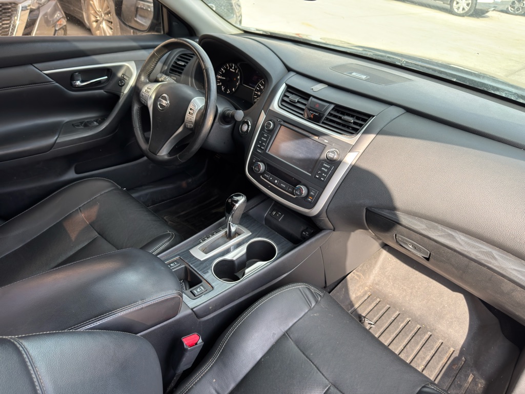 Photo 18 of this NISSAN ALTIMA