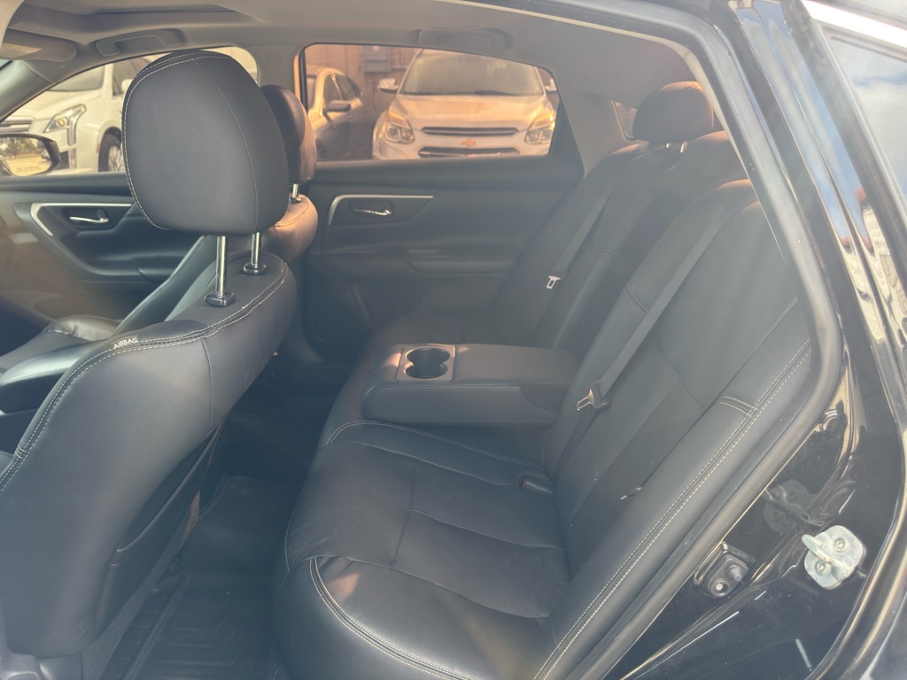 Photo 10 of this NISSAN ALTIMA
