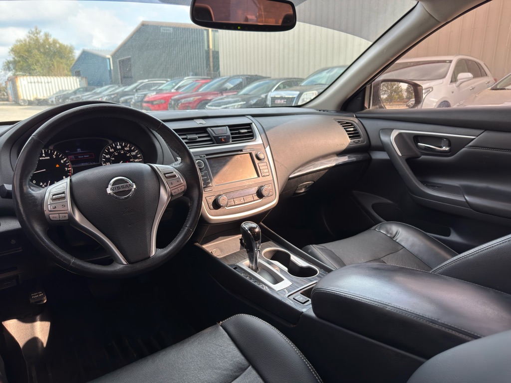 Photo 11 of this NISSAN ALTIMA