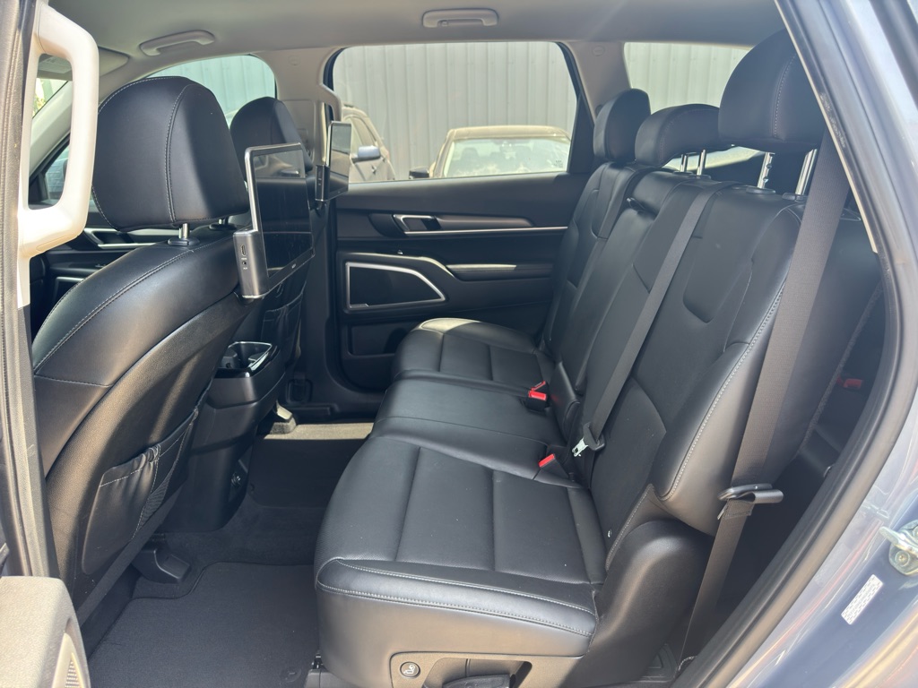Photo 13 of this KIA TELLURIDE