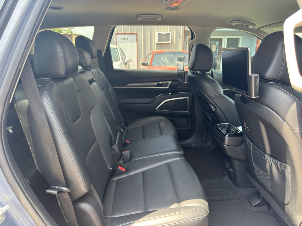 Photo 26 of this KIA TELLURIDE