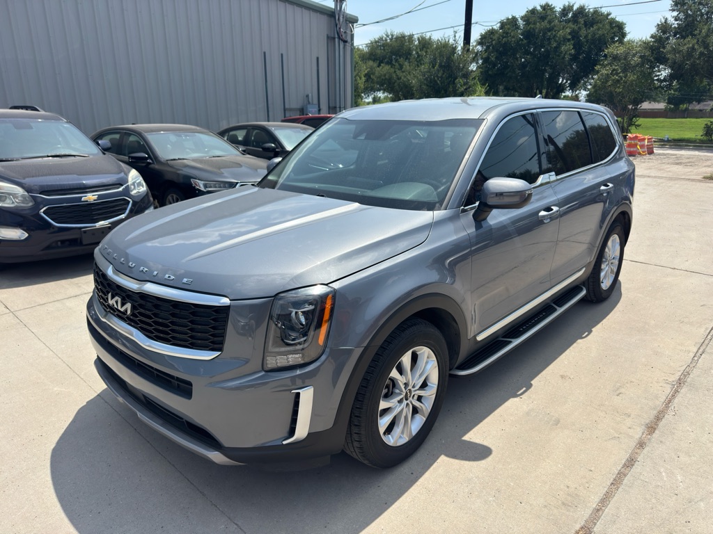 Photo 2 of this KIA TELLURIDE